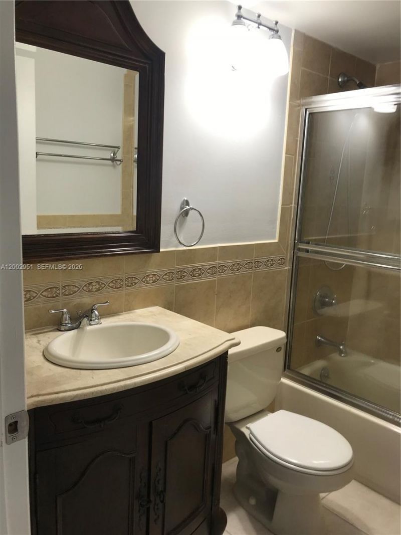 7075 NW 186th St, Unit C408, Hialeah, FL 33015 Photo