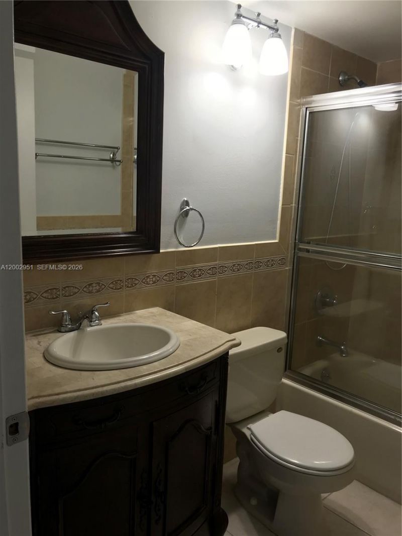 7075 NW 186th St, Unit C408, Hialeah, FL 33015 Photo