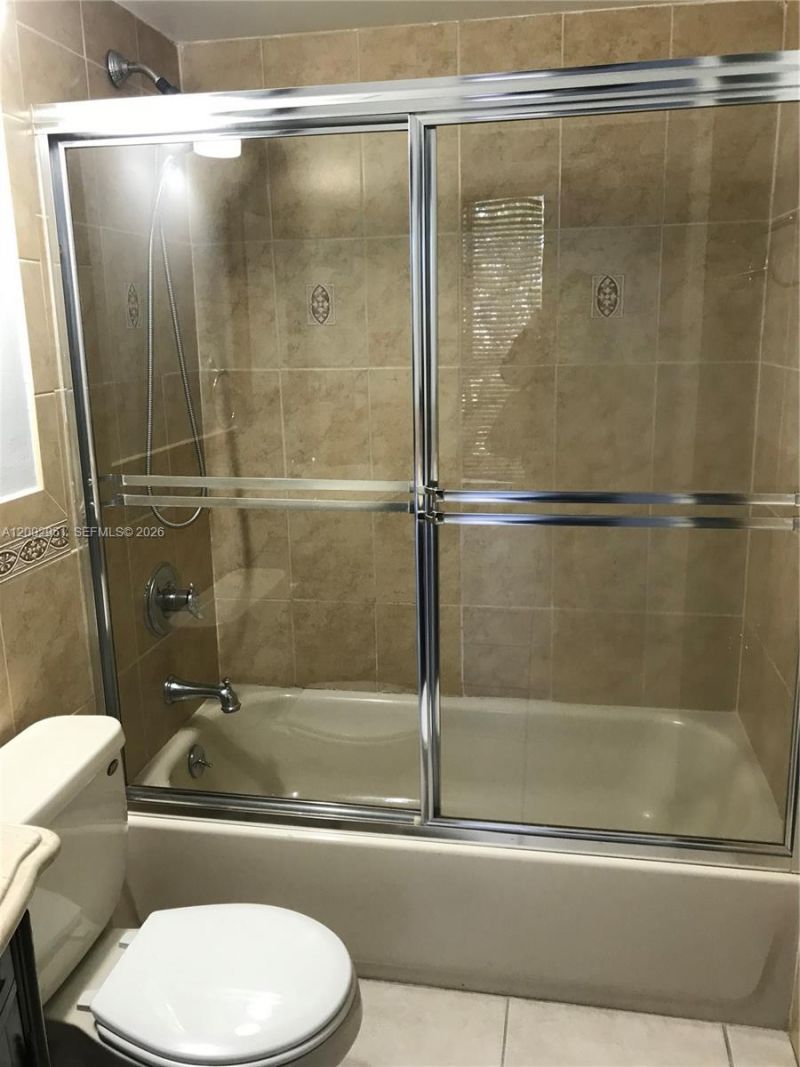 7075 NW 186th St, Unit C408, Hialeah, FL 33015 Photo