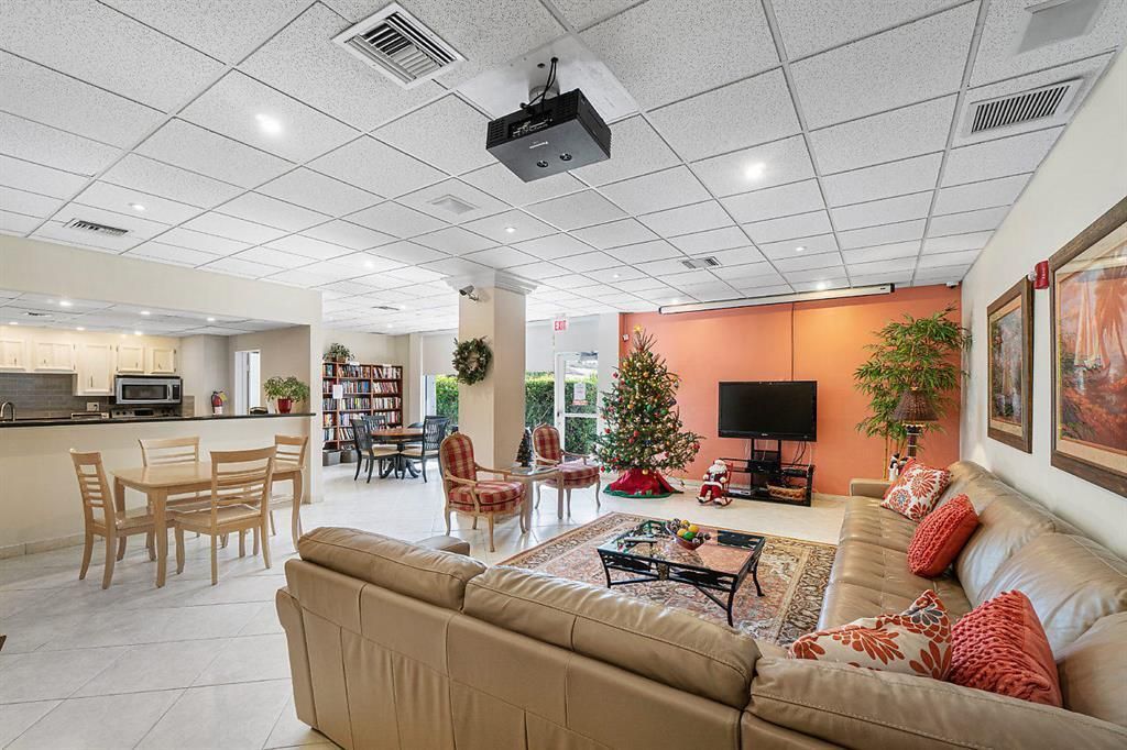 800 SE 20th Avenue, Unit 407, Deerfield Beach, FL 33441 Photo