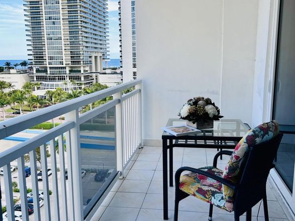 1849 S Ocean Drive, Unit 1105, Hallandale Beach, FL 33009