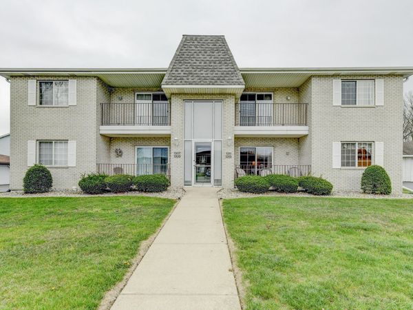 1315 Woodhollow Court, Schererville, IN 46375