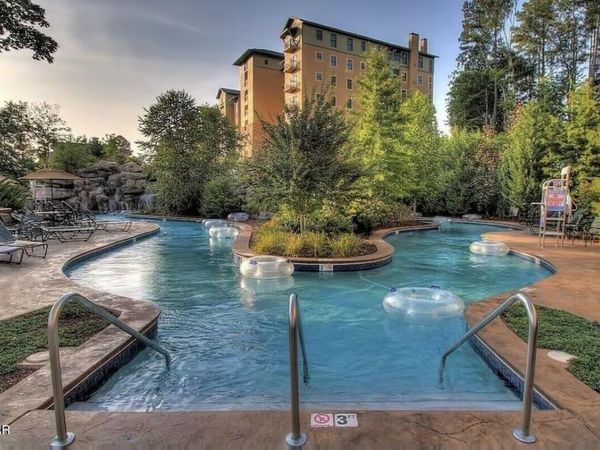 212 Dollywood Lane, Pigeon Forge, TN 37863