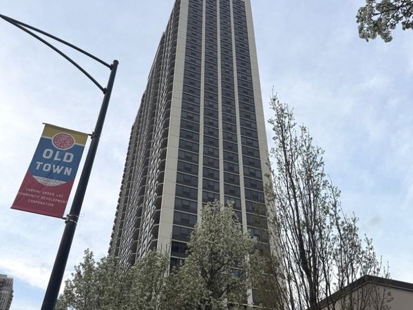 1560 N Sandburg Terrace, Unit 3709, Chicago, IL 60610