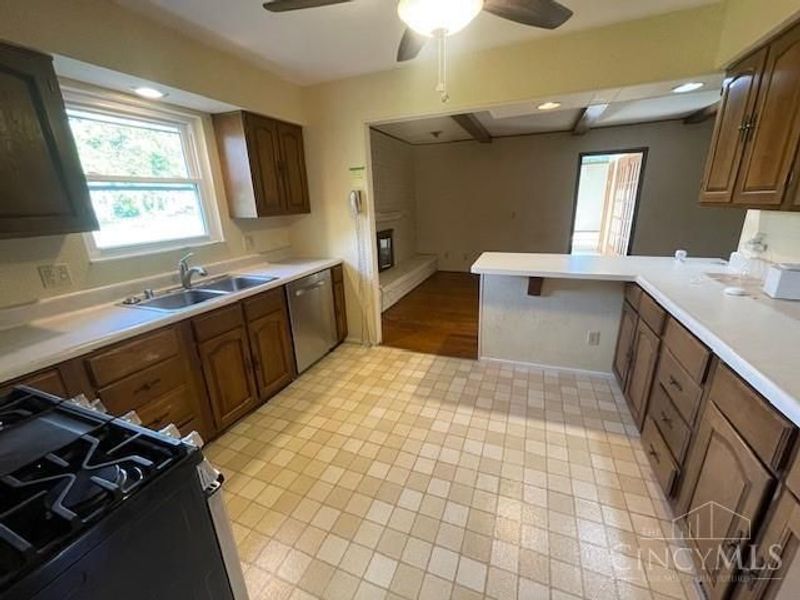 1247 Waycross Road, Forest Park, OH 45240 Photo 5