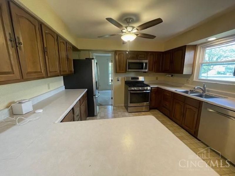 1247 Waycross Road, Forest Park, OH 45240 Photo 6