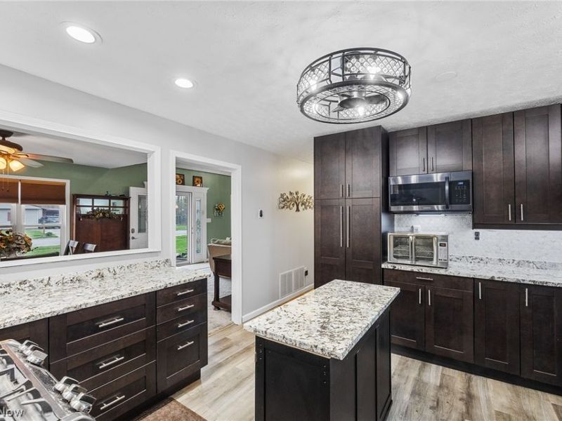 547 Cove Beach Avenue, Sheffield Lake, OH 44054 Photo 12