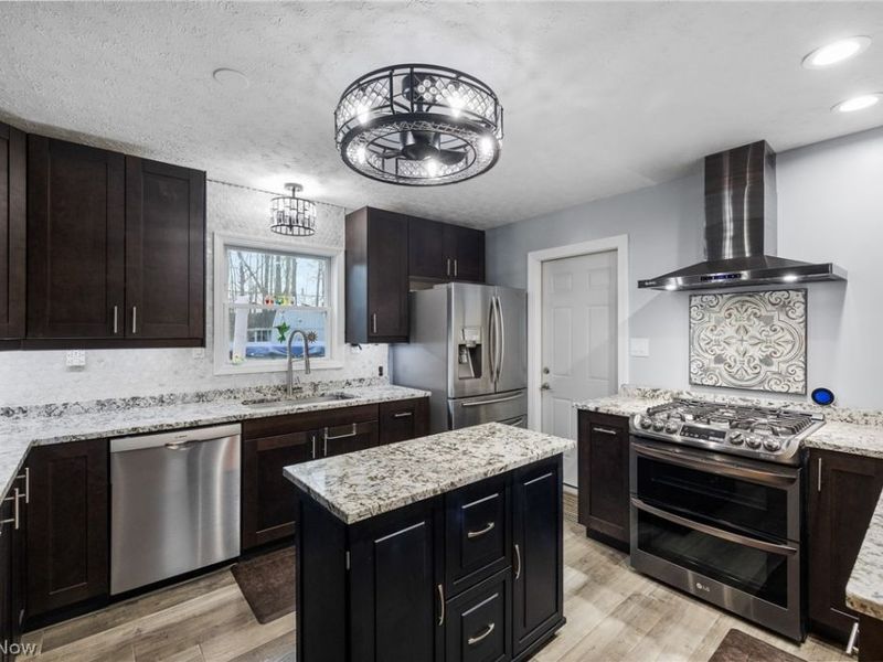 547 Cove Beach Avenue, Sheffield Lake, OH 44054 Photo 13