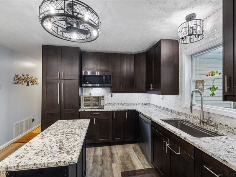 547 Cove Beach Avenue, Sheffield Lake, OH 44054 Photo 14