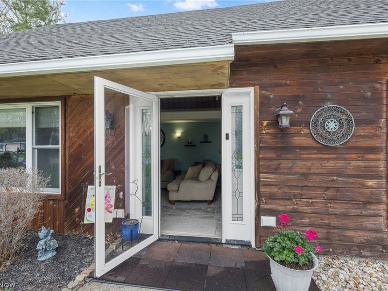 547 Cove Beach Avenue, Sheffield Lake, OH 44054 Photo 2