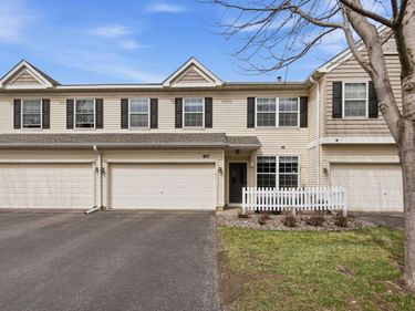 857 Braunworth Court, Chaska, MN 55318