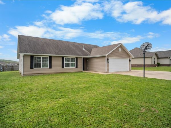 1461 General Parson Drive, Prairie Grove, AR 72753