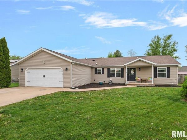 301 E Buttercup Drive, Athens, IL 62613