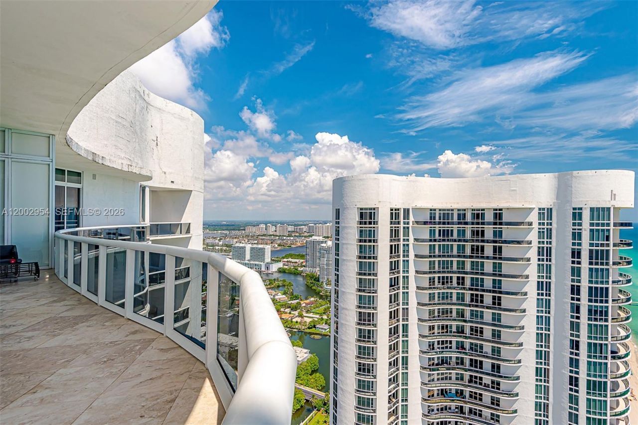 15901 Collins Ave, Unit 4302, Sunny Isles Beach, FL 33160 Photo