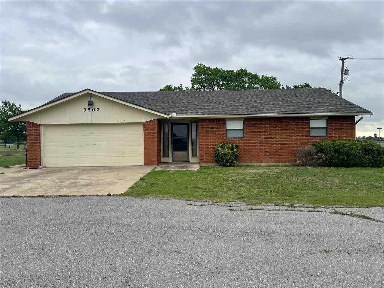 3502 SE Lee Bl, Lawton, OK 73501 Main Photo