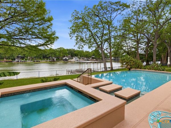 2065 Terminal Loop Road, McQueeney, TX 78123