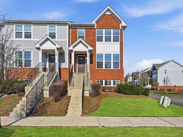 72 Nicholas Drive E, Des Plaines, IL 60016