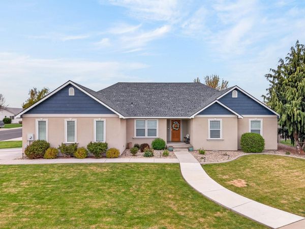 1911 Wyant Dr, Grandview, WA 98930