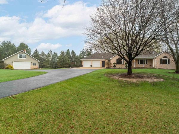 E8958 BROKEN BRANCH LANE, New London, WI 54961