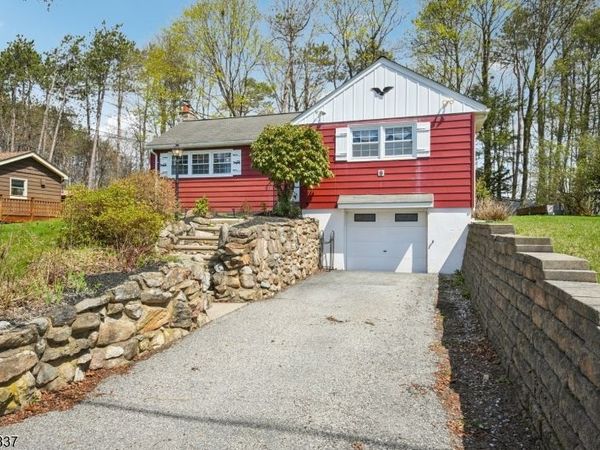 9 Cottonwood Ct, Hardyston, NJ 07460