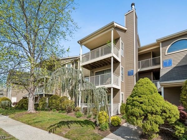 21 LEAR CT., East Brunswick, NJ 08816