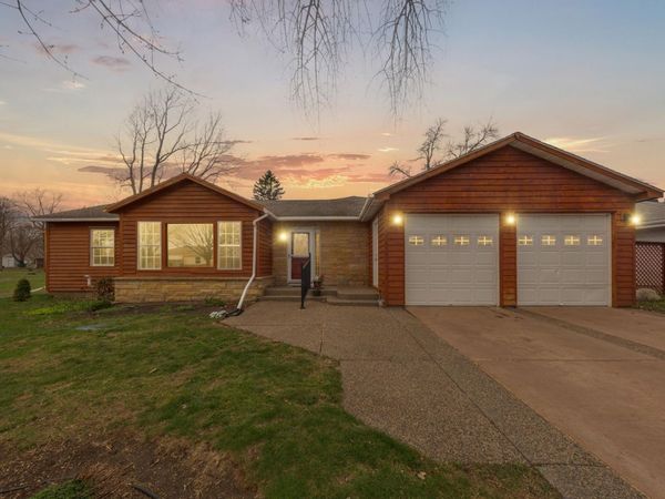 129 N Morningside Drive, Le Sueur, MN 56058