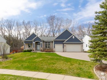 9172 Braxton Drive, Eden Prairie, MN 55347