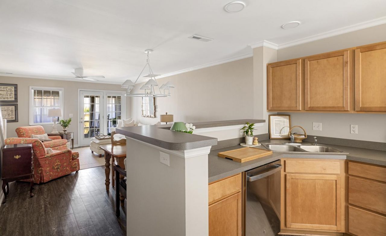 329 Kelsey Boulevard Photo 7