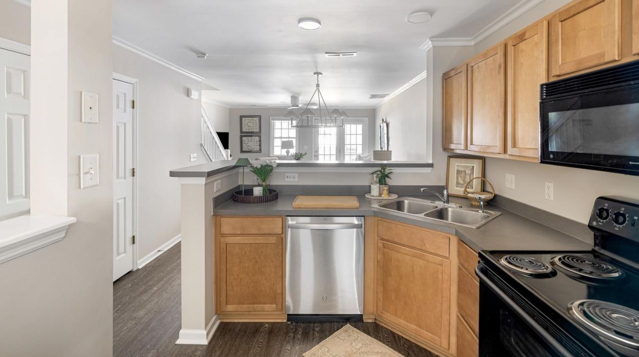 329 Kelsey Boulevard Photo 8