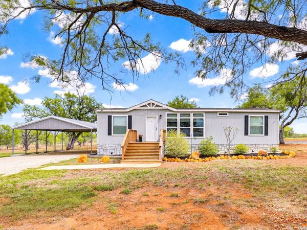 126 COUNTY ROAD 157, Floresville, TX 78114