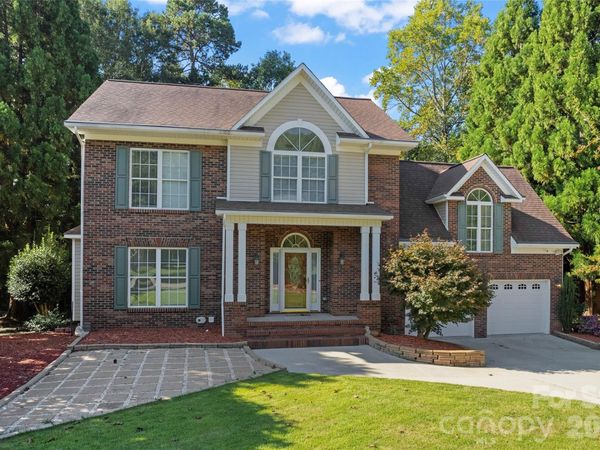 220 35th Avenue NE, Hickory, NC 28601