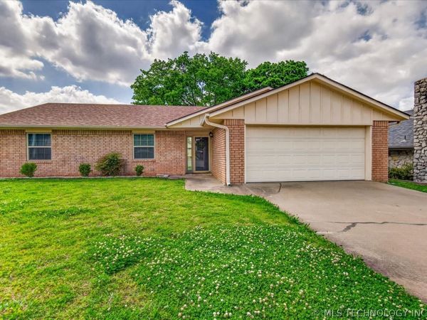 119 Canterbury Court, Bartlesville, OK 74006