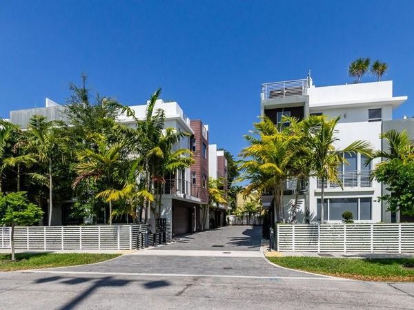 700 NE 14th Avenue, Unit 208, Fort Lauderdale, FL 33304