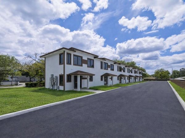 4717 SW 32nd Ave, Dania Beach, FL 33312