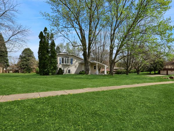3301 Melanie Drive, Urbandale, IA 50322