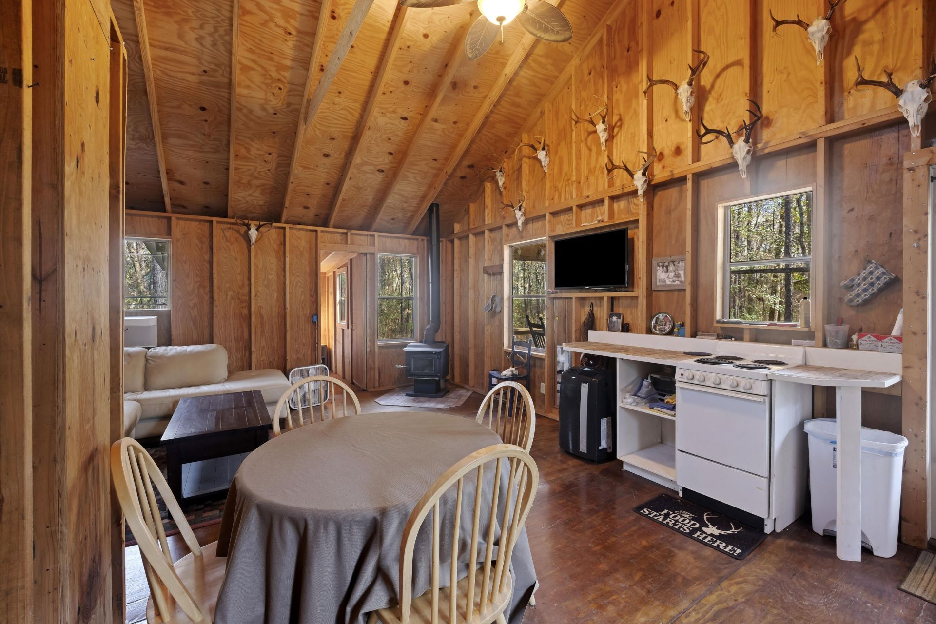 9168 Old Georgetown Road Photo 17