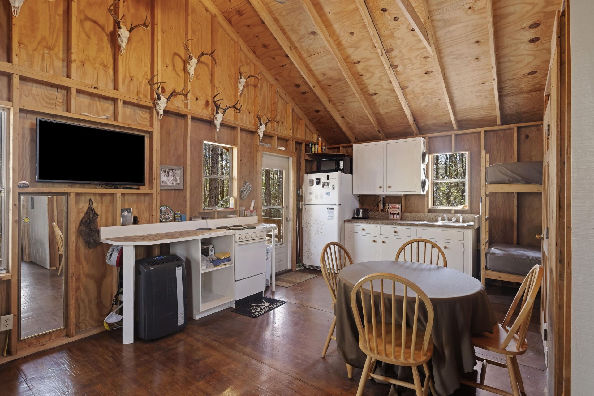 9168 Old Georgetown Road Photo 19