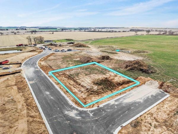 123 8th Street, Evansville, WI 53536