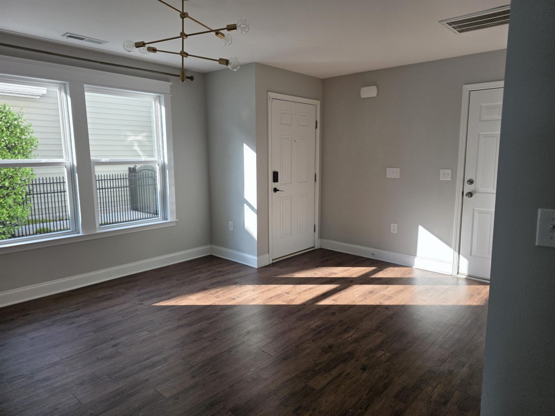 1048 Meadowoods Dr. Photo 22