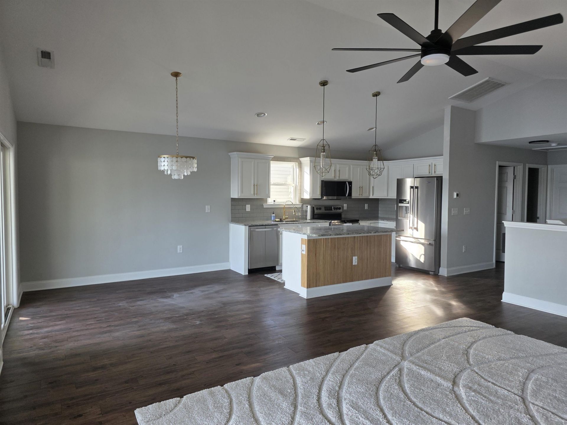 1048 Meadowoods Dr. Photo 4