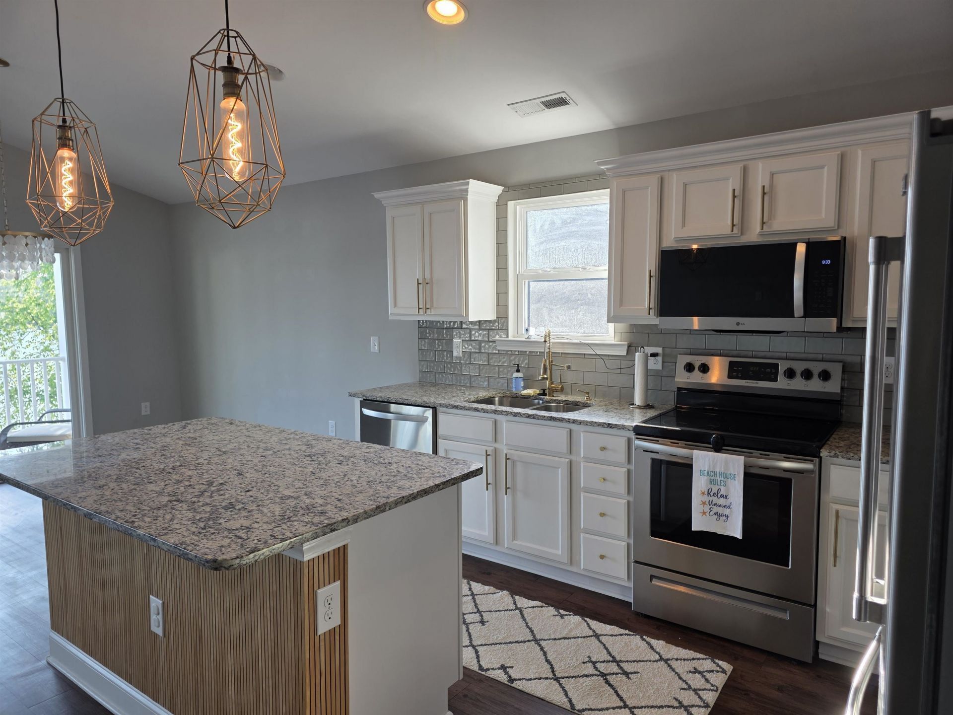 1048 Meadowoods Dr. Photo 5