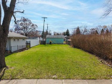 20751 Powers Avenue, Dearborn Heights, MI 48125