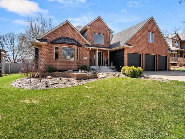 3109 S Miramar Cir, Sioux Falls, SD 57108