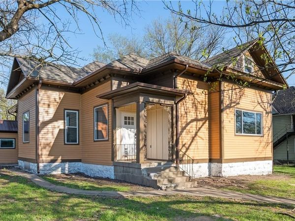 903 S Grand Avenue, Sedalia, MO 65301