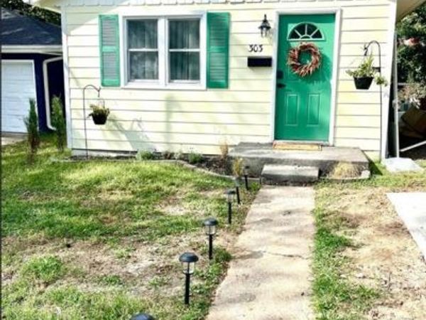 303 Mcgoodwin Avenue, Warrensburg, MO 64093