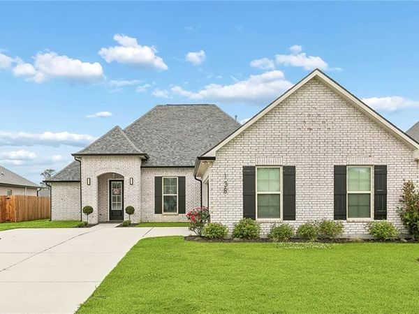 138 CYPRESSWOOD Drive, Belle Chasse, LA 70037
