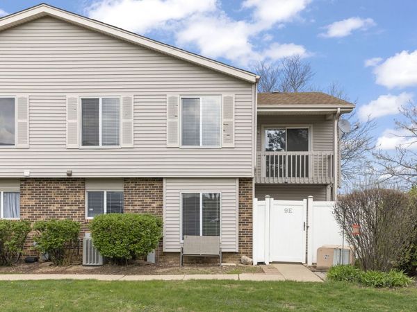 9E Fernwood Drive, Bolingbrook, IL 60440