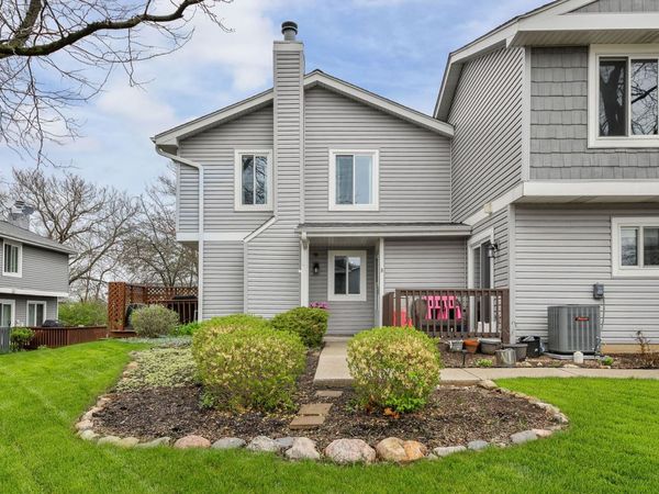 2458 Brunswick Circle, Unit B, Woodridge, IL 60517