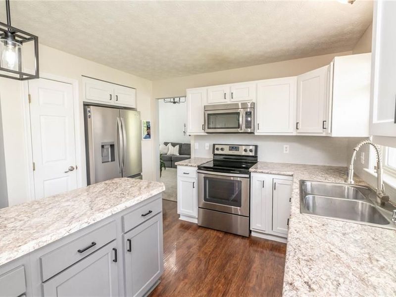 10051 Edgerton Drive, Miamisburg, OH 45342 Photo 5