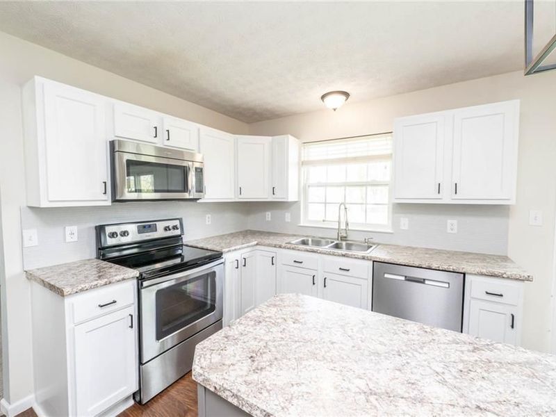 10051 Edgerton Drive, Miamisburg, OH 45342 Photo 6